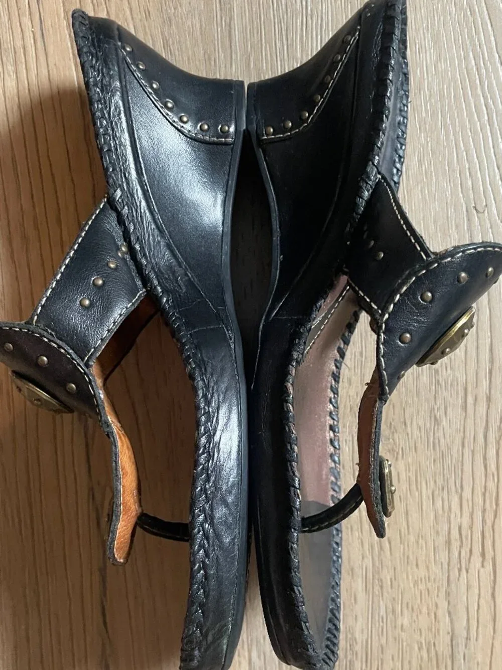 Clarks Artisan Black Leather Wedge Sandals with Studded Accents 6.5M Summer!